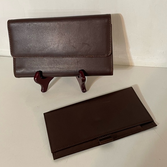 Vintage Coach Wallet in Mahogany - Picture 1 of 13